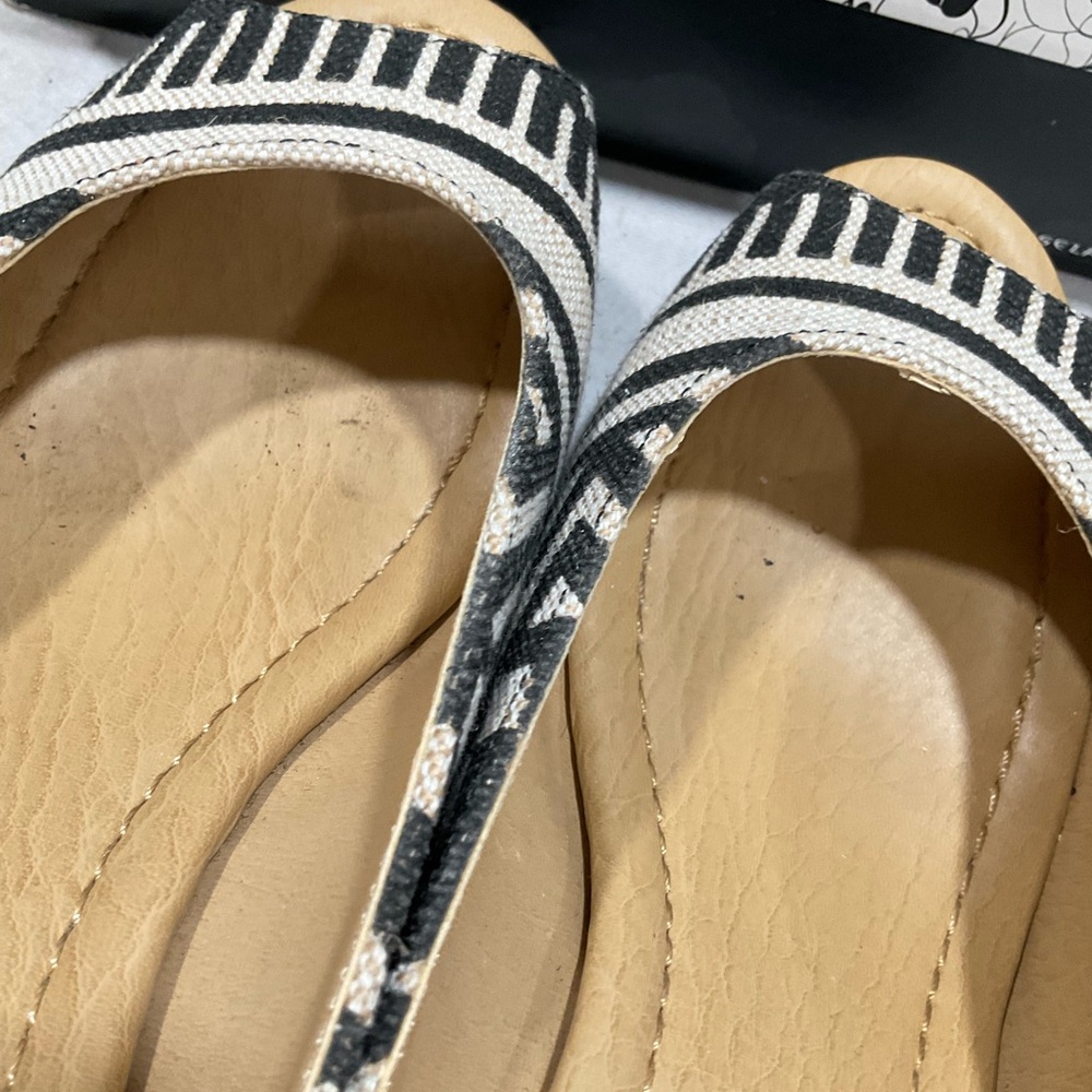 CL BY LAUNDRY DAYSIE MULE PEEP TOE RAFFIA WEDGE HEELS. - Picture 4 of 11